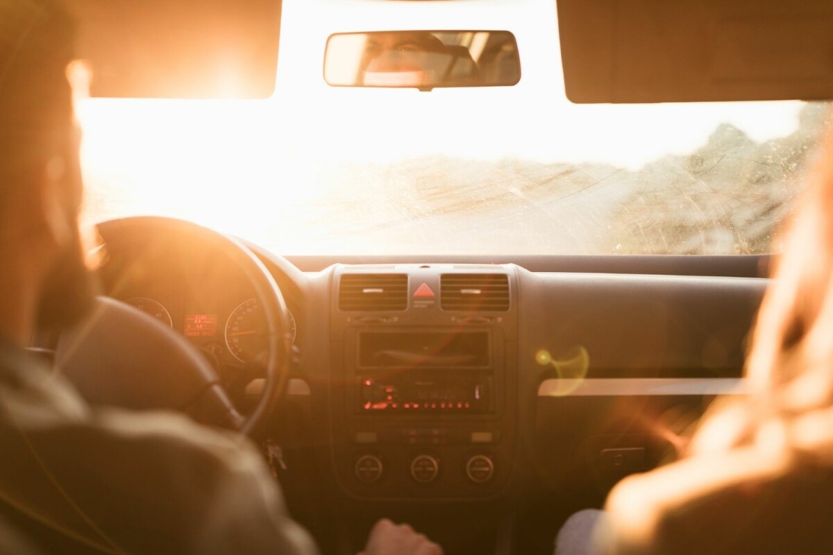 Postupy pre testovanie odolnosti proti vplyvu solárneho žiarenia, využívané v automobilovom priemysle.