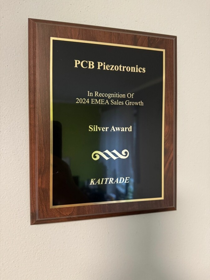 Strieborná plaketa pre Kaitrade od PCB Piezotronics!